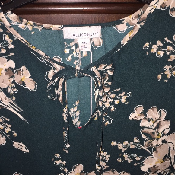 Evereve Allison Joy Amara Floral Top - Picture 2 of 5